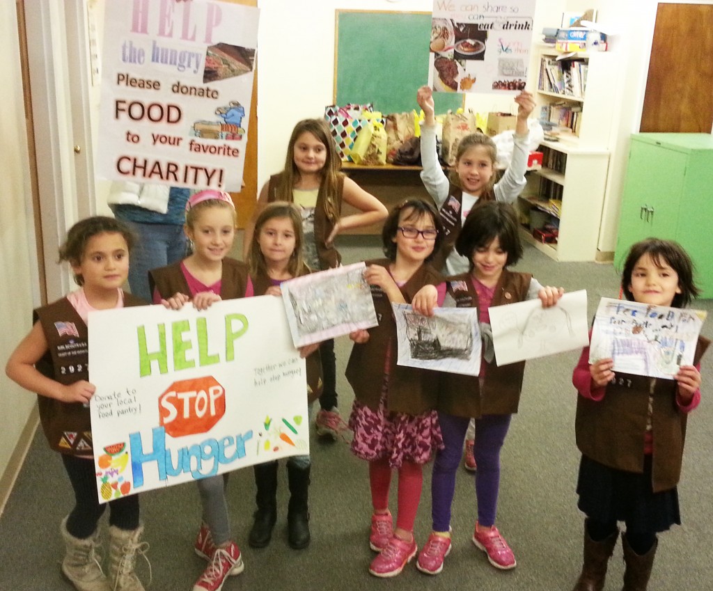 2014-girlscouts-foodpantry